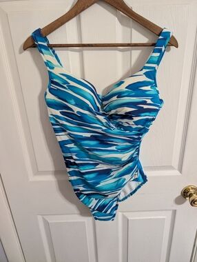Miraclesuit Womens Bathing Suit Blue White Swimsuit One Piece Size 14